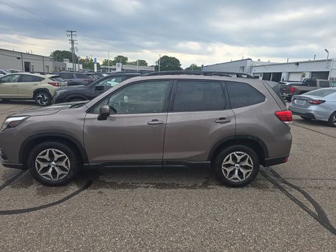 Used 2023 Subaru Forester Premium AWD/4WD image 12