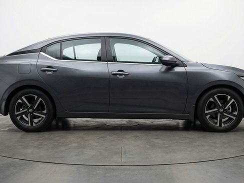 Used 2025 Nissan Sentra SV FWD image 11