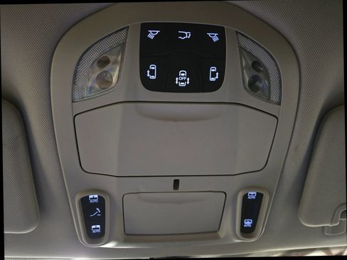 Used 2023 Chrysler Pacifica Limited FWD image 15