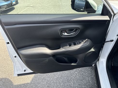 Certified 2023 Honda HR-V LX image 14