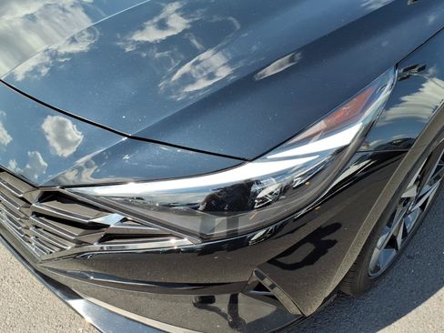 Used 2023 Hyundai Elantra Limited w/ Cargo Package FWD image 11