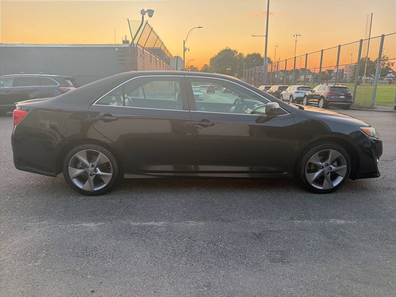 Used 2012 Toyota Camry SE w/ Leather Pkg FWD image 30