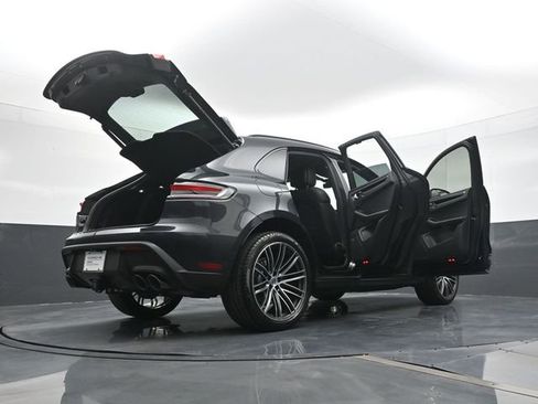 Certified 2025 Porsche Macan Turbo image 27