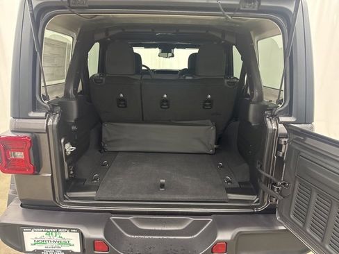 Used 2025 Jeep Wrangler Unlimited Rubicon image 18