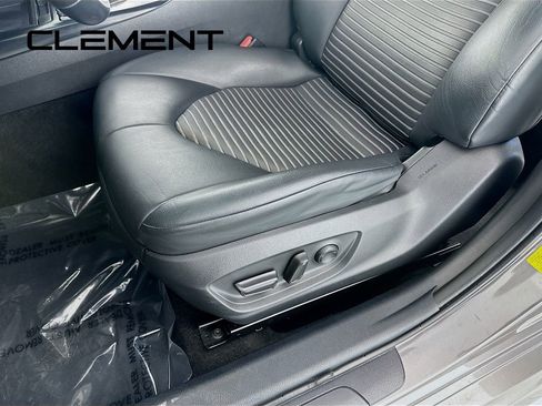 Used 2020 Toyota Camry SE image 27