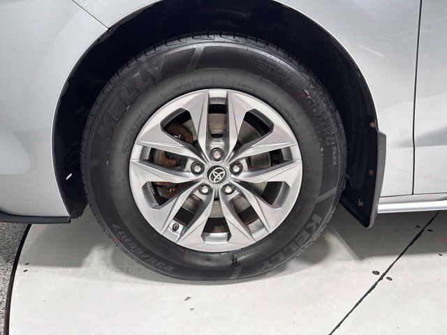 Used 2022 Toyota Sienna LE AWD/4WD image 8