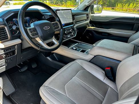 Used 2023 Ford Expedition Limited image 14