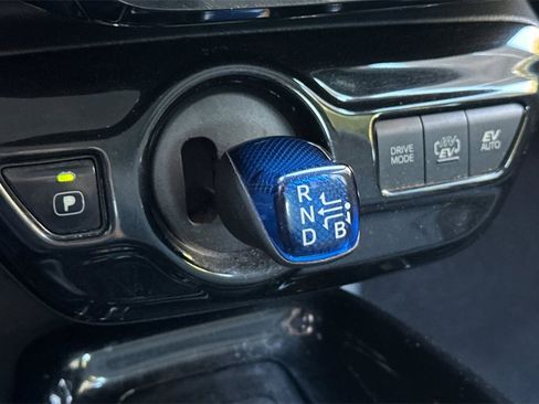 Used 2017 Toyota Prius Prime Premium image 21