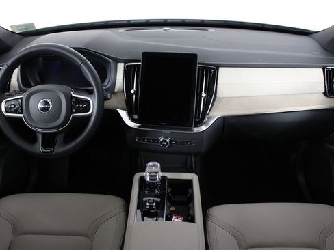 Used 2026 Volvo XC90 B5 Core image 7