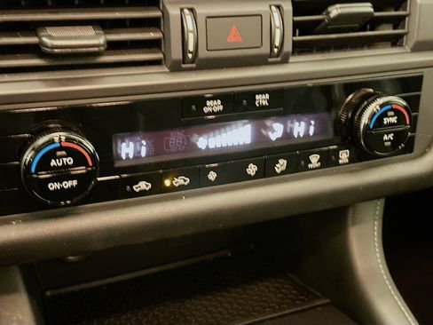 Used 2024 Nissan Pathfinder S image 23