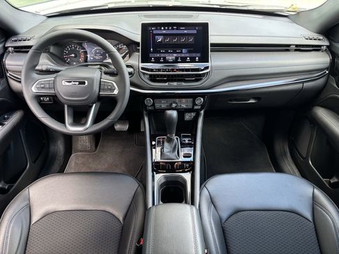 New 2026 Jeep Compass Latitude image 9