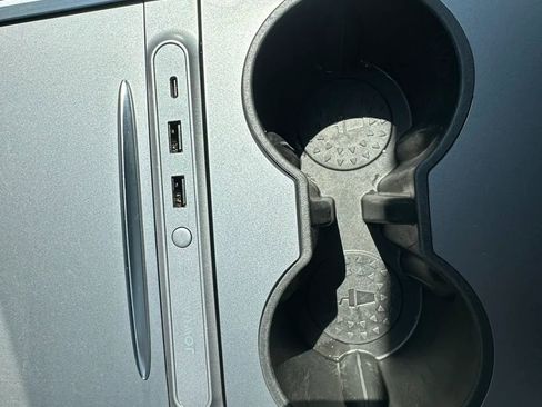 Used 2022 Tesla Model Y Long Range image 19