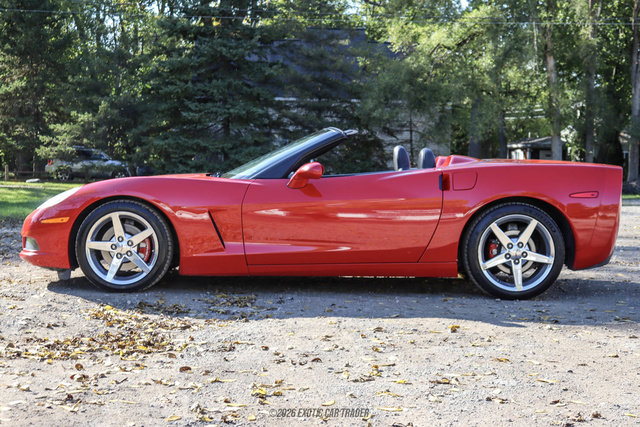 Used 2005 Chevrolet Corvette Convertible w/ Preferred Equipment Group RWD image 2
