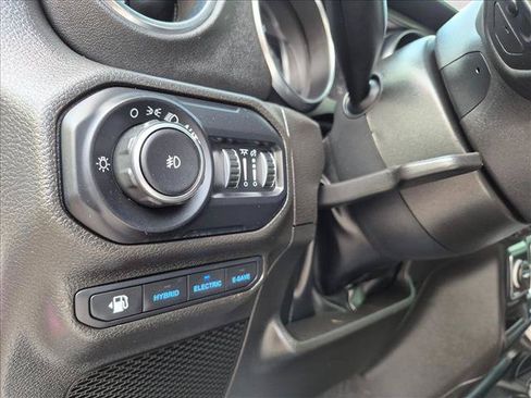 Used 2022 Jeep Wrangler Unlimited Sahara w/ Cold Weather Group AWD/4WD image 16