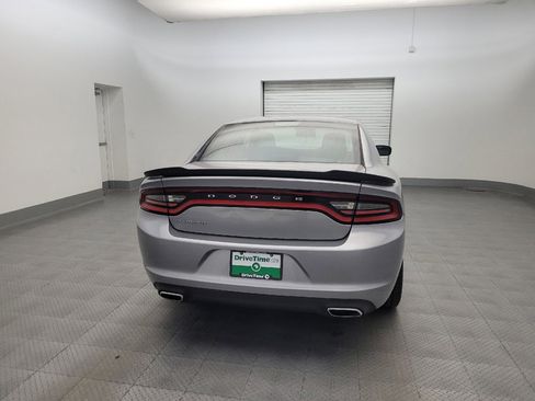 Used 2017 Dodge Charger SE RWD image 9