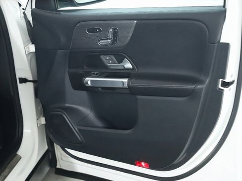 Used 2022 Mercedes-Benz GLB 250 4MATIC image 35