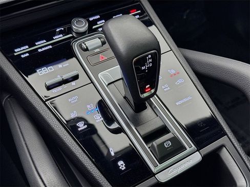 Used 2022 Porsche Cayenne Platinum Edition image 22