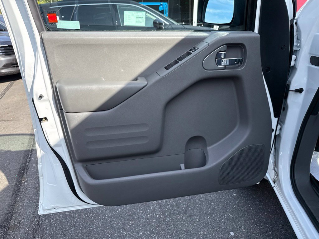 Used 2015 Nissan Frontier SL AWD/4WD image 16
