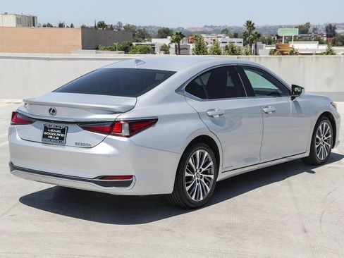 Used 2020 Lexus ES 300h w/ Premium Package FWD image 4