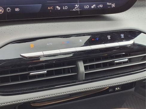 Certified 2025 Buick Enclave Avenir w/ Super Cruise Package AWD/4WD image 12