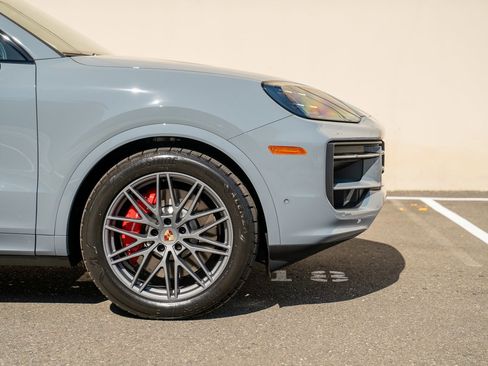 New 2026 Porsche Cayenne S image 9