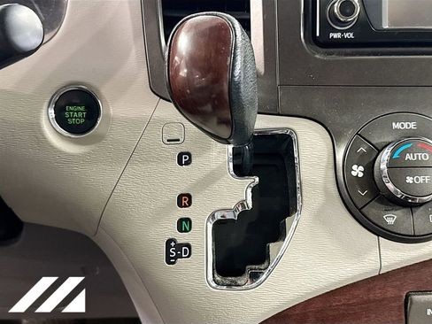 Used 2014 Toyota Sienna XLE w/ Entertainment Package image 19