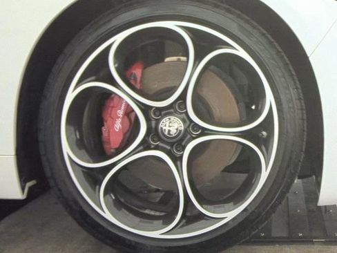 Used 2024 Alfa Romeo Giulia Veloce image 5