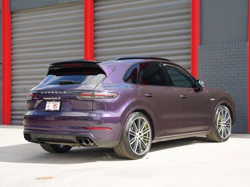 Used 2021 Porsche Cayenne Turbo S image 10