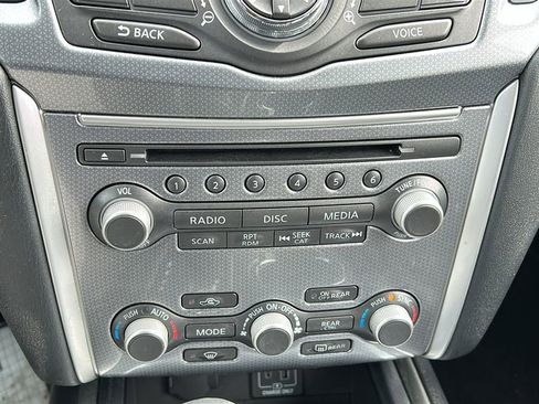 Used 2019 Nissan Pathfinder SL image 18