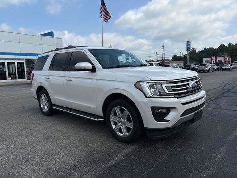 Used 2019 Ford Expedition XLT w/ Equipment Group 202A AWD/4WD image 8