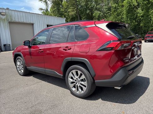 Used 2021 Toyota RAV4 XLE Premium FWD image 21