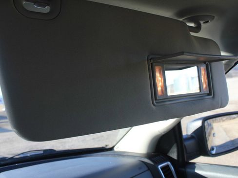 Used 2018 RAM 1500 Classic SLT image 29