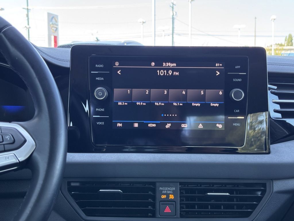 Used 2025 Volkswagen Jetta SE FWD image 16