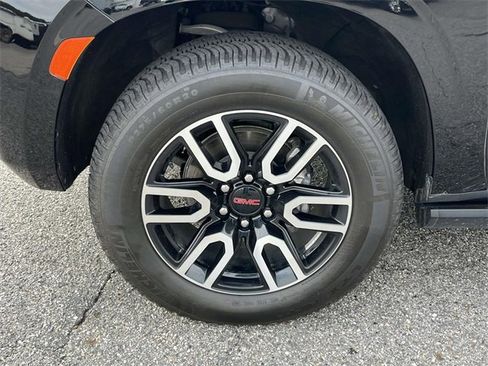 Used 2023 GMC Yukon XL AT4 image 11