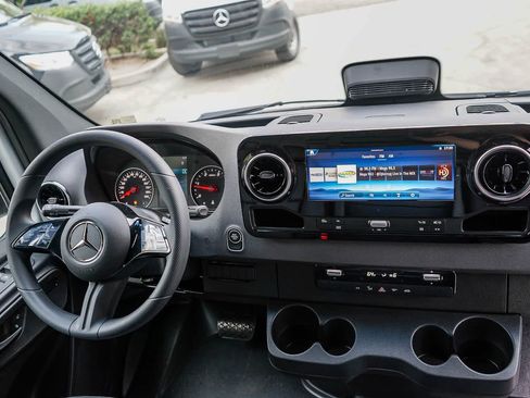 Used 2026 Mercedes-Benz Sprinter 2500 image 13