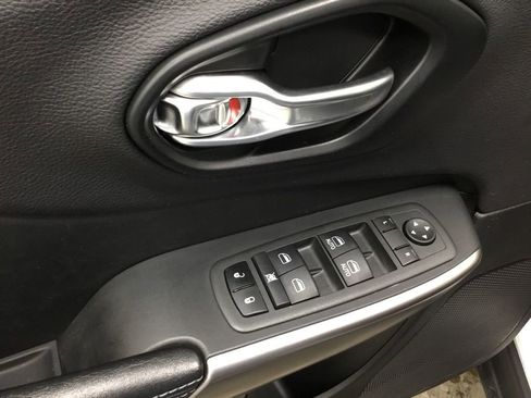 Used 2022 Jeep Cherokee Latitude w/ Trailer Tow Group image 7