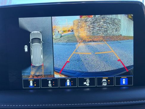 Used 2024 GMC Yukon XL SLT w/ SLT Premium Package image 21