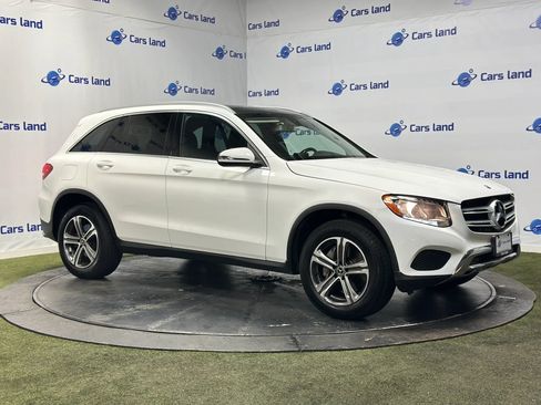 Used 2017 Mercedes-Benz GLC 300 image 2