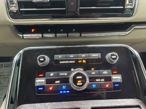 Used 2020 Lincoln Navigator Reserve w/ Luxury Package image 15