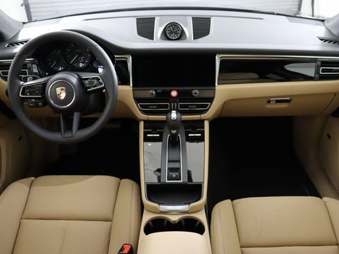 Used 2025 Porsche Macan image 17