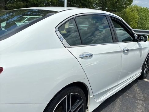 Used 2017 Honda Accord Sport Special Edition image 9