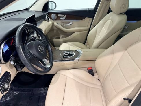 Used 2019 Mercedes-Benz GLC 300 4MATIC image 30