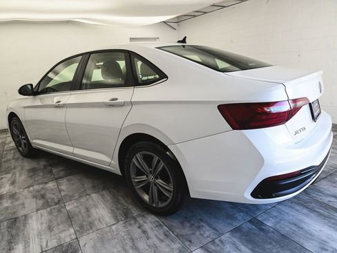 Used 2022 Volkswagen Jetta SE FWD image 4