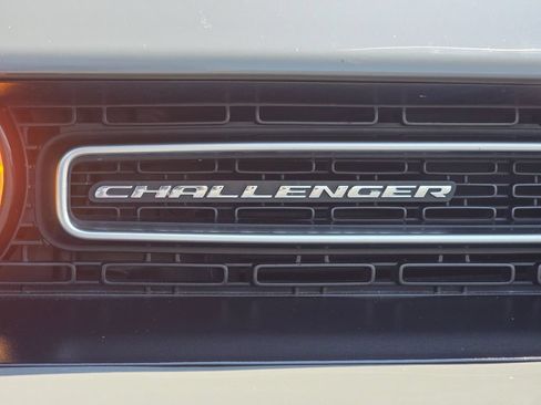 Used 2019 Dodge Challenger SXT RWD image 31