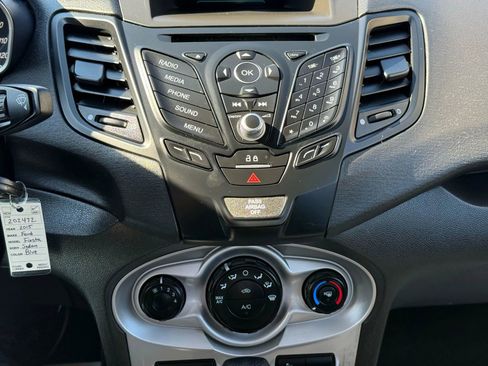 Used 2015 Ford Fiesta SE image 31