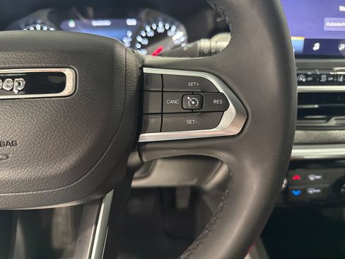Used 2024 Jeep Compass Latitude AWD/4WD image 4