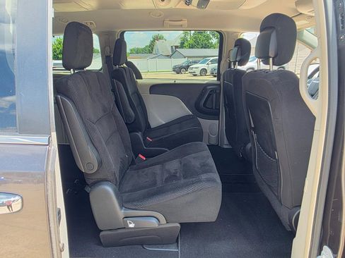 Used 2015 Chrysler Town & Country Touring w/ Driver Convenience Group FWD image 24