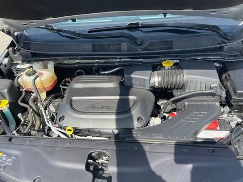 Used 2023 Chrysler Pacifica Limited FWD image 43