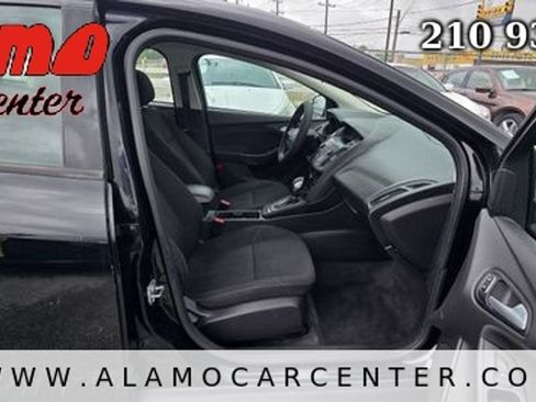 Used 2018 Ford Focus SE FWD image 14
