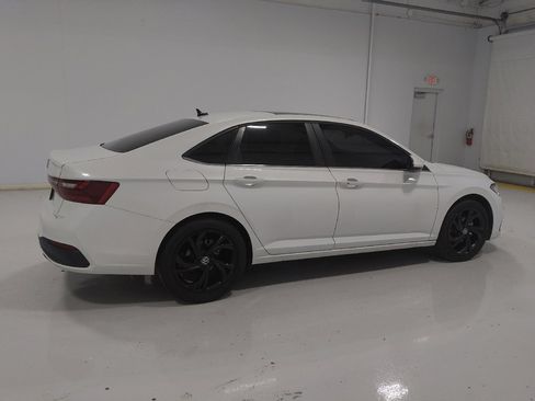 Used 2025 Volkswagen Jetta SE FWD image 10